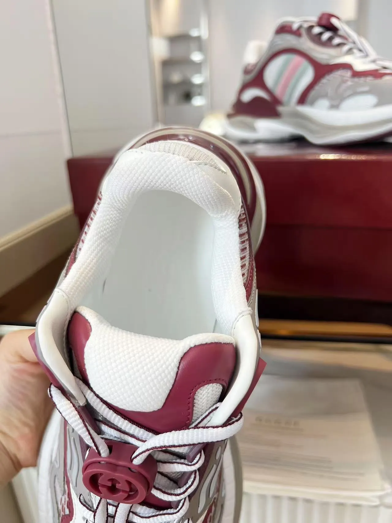 [G Home] P: 900💰 Couple style, size 35-41 for women, 39-46 for men, (Customized for women 41.46) 2025 Gucci Couple Series 2.0 sports shoes are made with heavy investment❤️‍🔥❤️‍🔥❤️‍🔥Renewed interpretation of the brand's iconic striped webbing elements😍😍When retro genes collide with futuristic design🎊🎊This new pair of Gucci shoes directly reaches the trend threshold💥 ✔️Color combination of caron contrast + classic stripes, GG reflective piping, visual impact, and comes with a high-light filter for street use ✔️ The structure is multi-layered with different materials, mesh is breathable, leather is shaped, and the outsole is a combination of EVA foam and TPU 😍😍😍Fashion and practicality are both online ✔️ Detailed double G midsole + iconic double G lock shoelaces, retro DNA is crazy and restless, and every step is based on the trendy aesthetic ❤️❤️❤️
